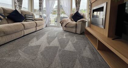 Beach Coast Getaway in South Devon! Hill Views and on site entertainment,