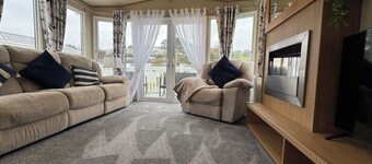 Beach Coast Getaway in South Devon! Hill Views and on site entertainment,