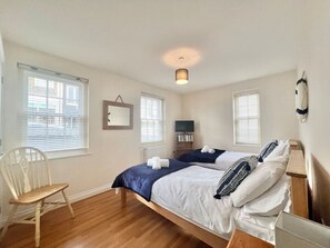 2 室のベッドルーム、アイロン / アイロン台、WiFi (無料)、ベッドシーツ