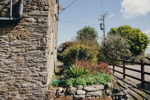 Rural Retreat Near The Sea