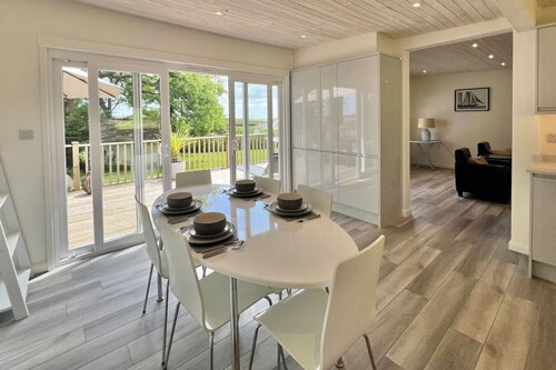 Spacious 2-bedroom chalet with amazing sundeck