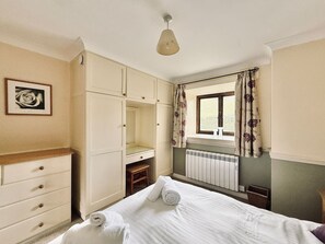 2 bedrooms, travel crib, WiFi