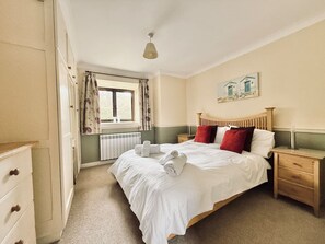 2 bedrooms, travel crib, WiFi