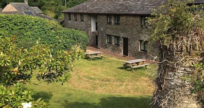 Snowdrop | Stancombe Manor | Sleeps 4 | Indoor Pool | Tennis Court | Games Room | Pitch & Putt