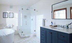 Bathroom - Madeira House (Jenner)