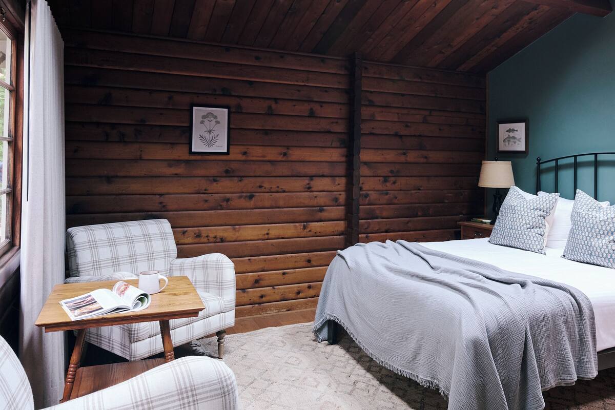 Standard Single Room | Blackout drapes, iron/ironing board, free WiFi, bed sheets