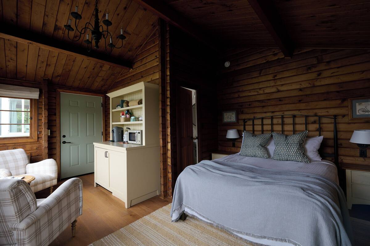 Standard Single Room, River View | Blackout drapes, iron/ironing board, free WiFi, bed sheets