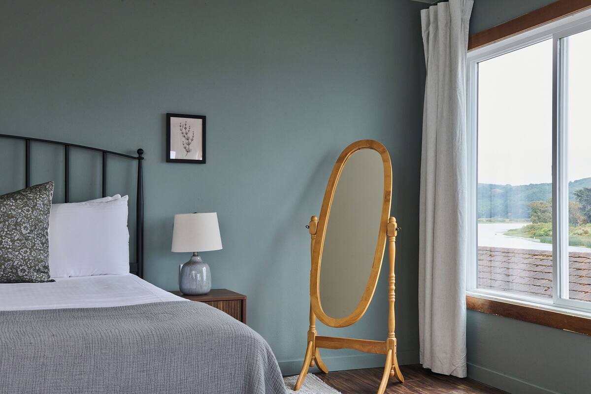 Standard Single Room, Balcony, River View | Blackout drapes, iron/ironing board, free WiFi, bed sheets