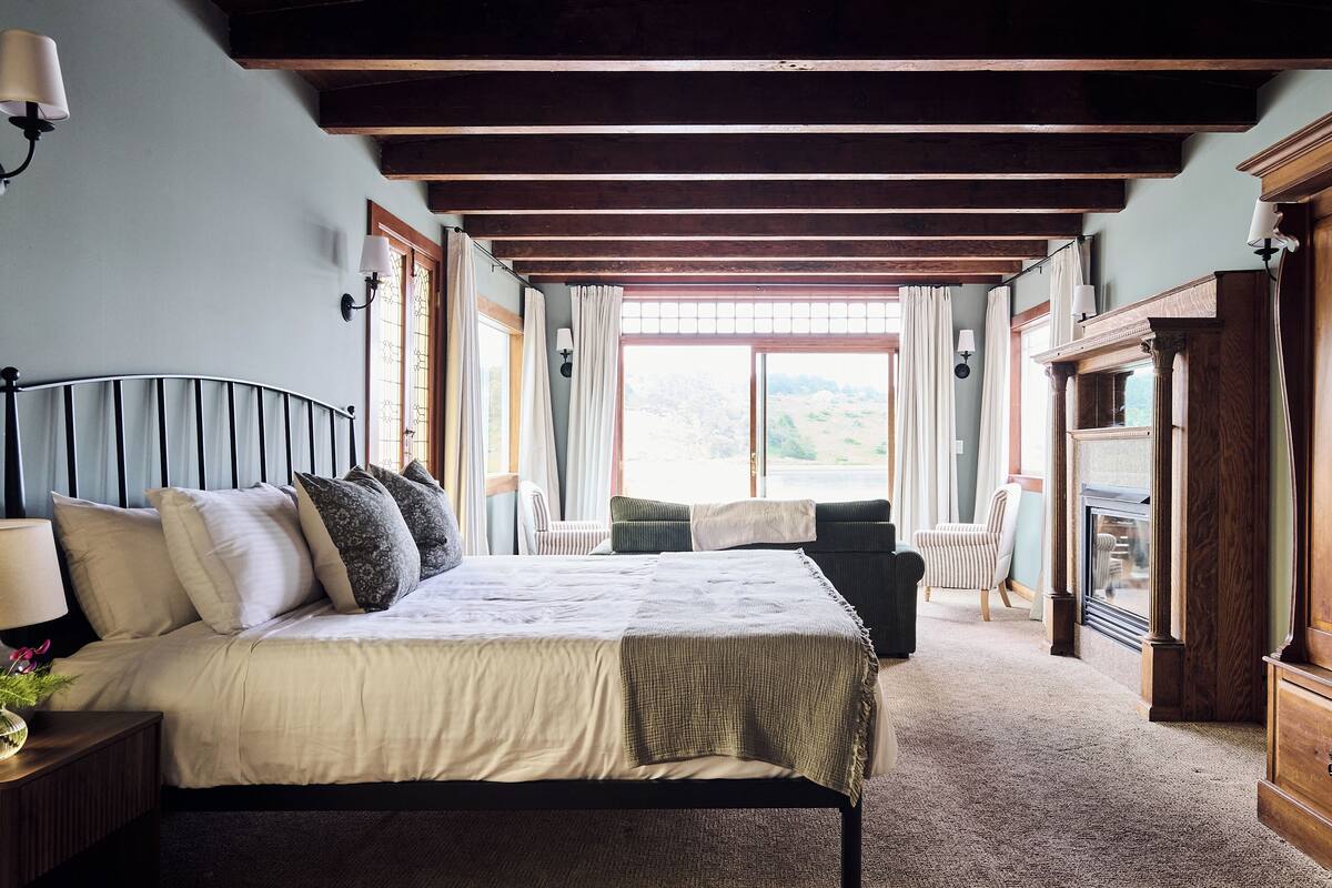 Deluxe Suite, Balcony, River View | Blackout drapes, iron/ironing board, free WiFi, bed sheets