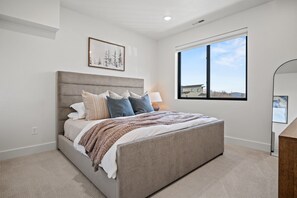 2 多间卧室、熨斗/熨衣板、免费 WiFi、床单