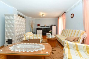 TV - Holiday home with pool for 6 people (Pula)