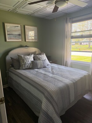 3 soverom, strykejern/-brett, reiseseng for barn og wi-fi (inkludert)