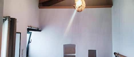 3 chambres, fer et planche à repasser, Wi-Fi, draps fournis