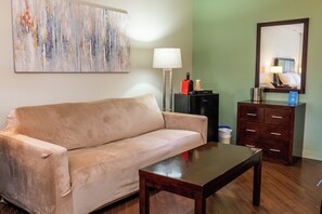 Executive Δωμάτιο | Περιοχή καθιστικού | Τηλεόραση LCD 40 ιντσών με καλωδιακά κανάλια