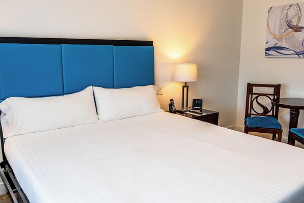 Deluxe Double Room, 1 King Bed, Non Smoking, Pets not allowed | Desk, laptop workspace, soundproofing, free WiFi