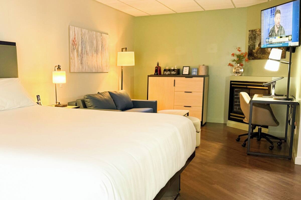 Escritorio y espacio para trabajar con laptop