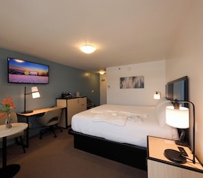 Business Room | Desk, laptop workspace, soundproofing, free WiFi - SKKY Hotel (Whitehorse)