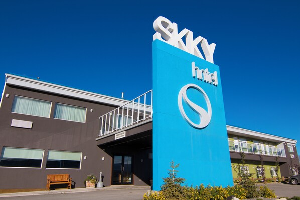 Front of property - SKKY Hotel (Whitehorse)