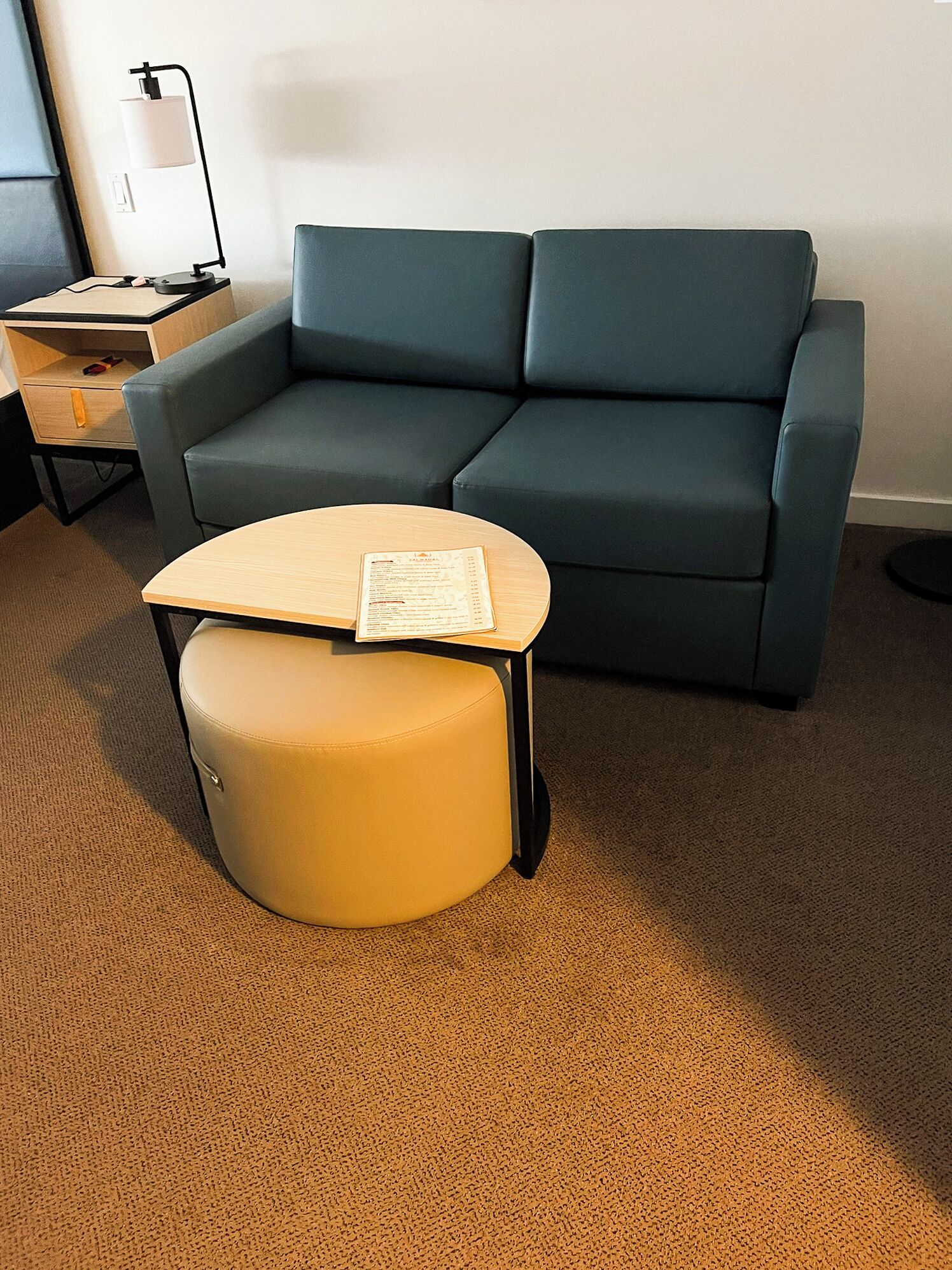 Skrivebord, skrivebord for bærbar PC, lydisolert og wi-fi (inkludert)