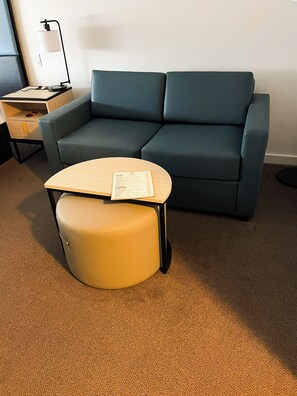 Bureau, espace de travail pour ordinateurs portables