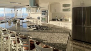 Coffee/tea maker, fridge, microwave, oven - Beautiful 4 story beach house with amazing rooftop located in  Tijuana-Rosarito. (Tijuana)