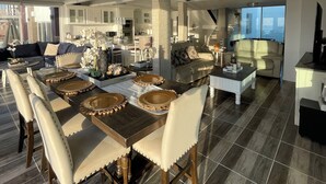 Dining - Beautiful 4 story beach house with amazing rooftop located in  Tijuana-Rosarito. (Tijuana)