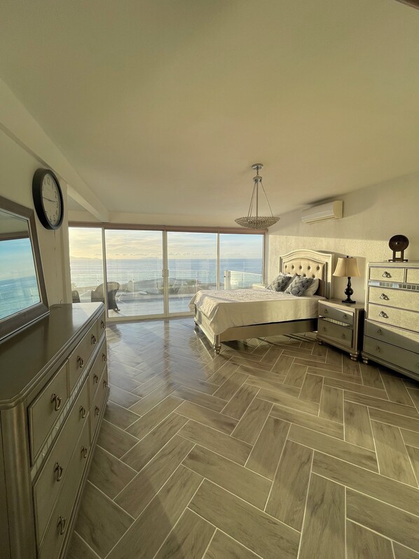 5 bedrooms, iron/ironing board, WiFi, bed sheets