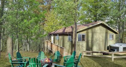 2-Bedroom cabin Hot tub Fireplace PS5