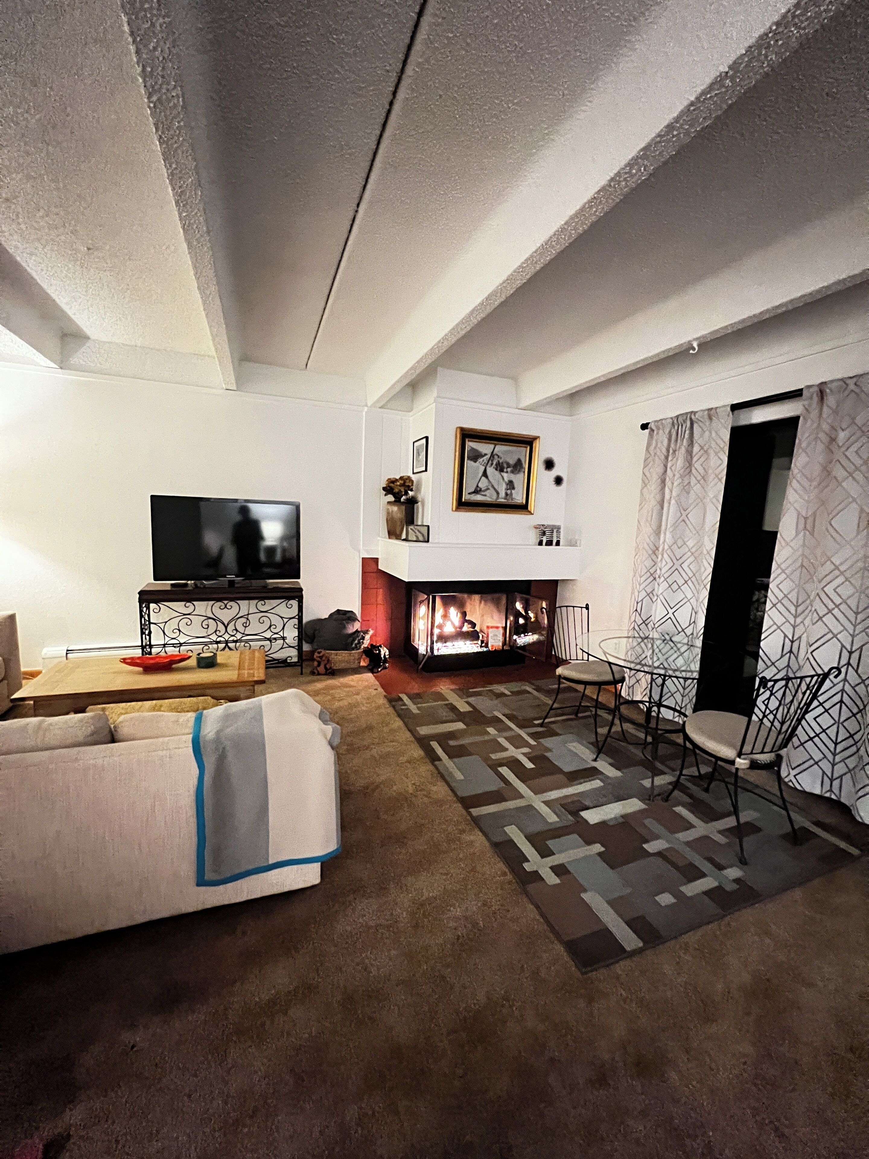 Smart-tv en een open haard