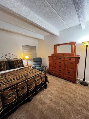 1 chambre, fer et planche à repasser, Wi-Fi gratuit, draps fournis