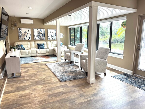 Smart TV, fireplace