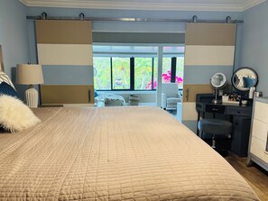 3 habitaciones, tabla de planchar con plancha y cuna de viaje 