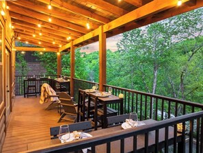Outdoor dining - 7Min to Dolly*Indoor Pool*Theater*HotTub*Fire Tble (Pigeon Forge)