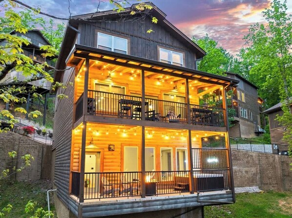 Exterior - 7Min to Dolly*Indoor Pool*Theater*HotTub*Fire Tble (Pigeon Forge)