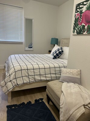 1 slaapkamer, een strijkplank/strijkijzer, wifi, beddengoed