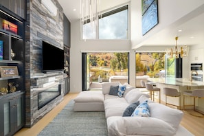 Smart TV, chimenea