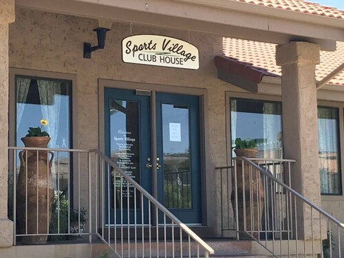 Delightful Pet Friendly 1-bedroom condo with WiFi and AC in charming St. George