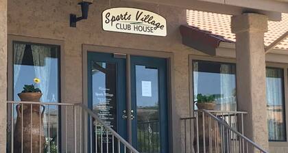 Delightful Pet Friendly 1-bedroom condo with WiFi and AC in charming St. George