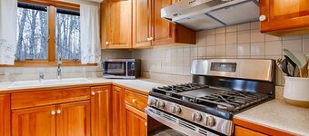Pond Cottage: "Private Pond + Pet Friendly + Close to Wineries!"