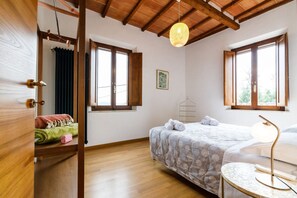4 bedrooms, desk, iron/ironing board, WiFi