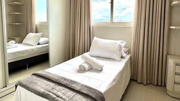 LÀgenhet Deluxe - utsikt mot staden | 2 sovrum, mörklÀggningsgardiner, strykjÀrn/strykbrÀda och gratis wi-fi