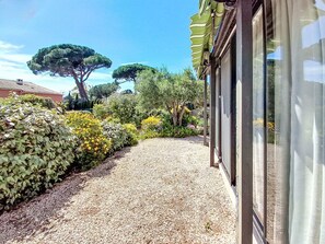 Exterior detail - La Coustelline by Interhome (Six Fours)