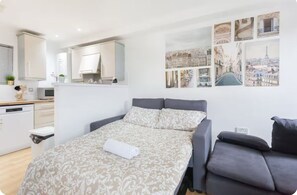 2 chambres, fer et planche à repasser, Wi-Fi, draps fournis