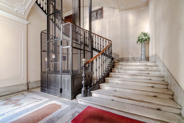 Unclassified image, 1 of 23, button