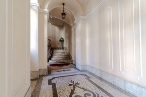 Interior - GuestHost - Elegant 30sqm studio can accommodate up to 3 people, located on the fifth floor of a building with lift (reaching the fourth floor - then two flights of stairs).The property is a short walk from Porta Nuova station, Palazzo Reale, the Mole An (Turin)