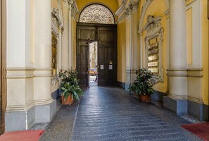 Unclassified image, 2 of 23, button