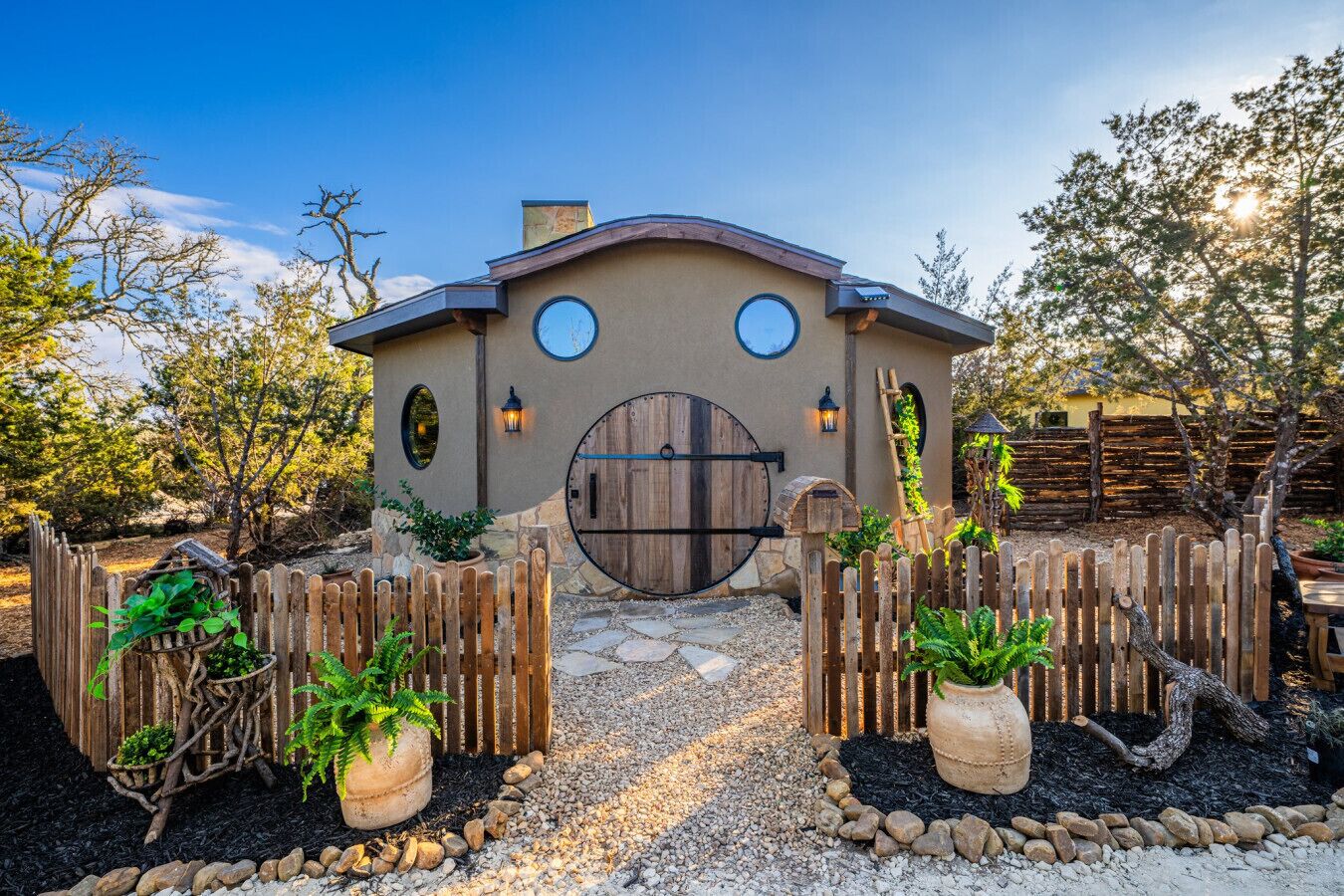 ด้านหน้าที่พัก