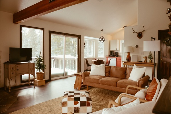 Una Smart TV, una chimenea