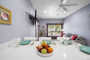 Dining - Keep it simple at this peaceful and centrally-located place (Houston)