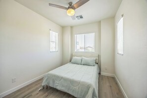 3 Schlafzimmer, Bügeleisen/Bügelbrett, WLAN, Bettwäsche